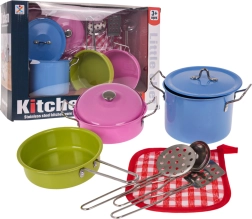 Krāsaini metāla katli un virtuves piederumi