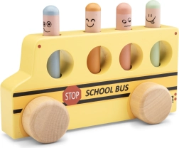 Koka skolas autobuss ar izlecamiem knaģīšiem