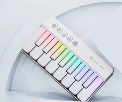 Balts mini klavierītes bērniem