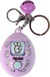 Violets atslēgu piekariņš ar spēli akmens, šķēres, papīrs