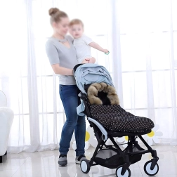 Ziemas jaundzimušā maiss ratiņiem un ragavām ar mākslīgās kažokādas apmali 100 cm