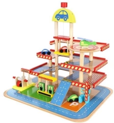 Koka autostāvvieta ar garāžu bērniem