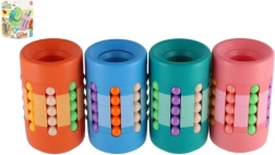 Krāsains mīklu tornis un zīmuļu turētājs