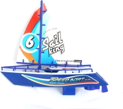 Battery-powered sailboat for kids for water play