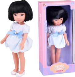 Lovely Girl lelle ar īsiem melniem matiem baltzilās kleitās 33 cm
