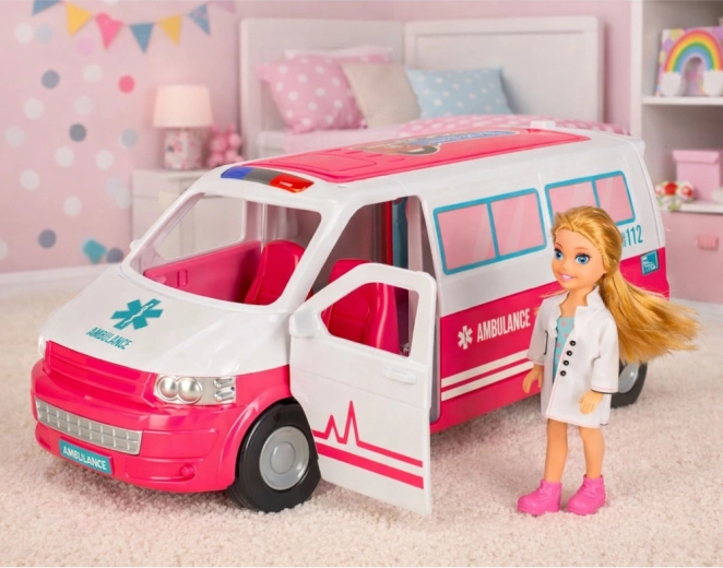 Realistiska spēle ar ārstes lelli