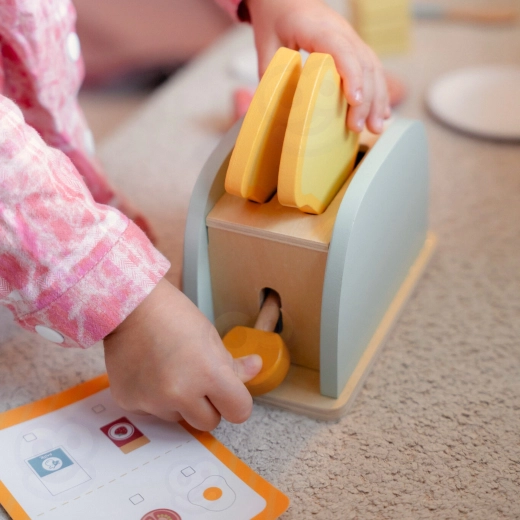 A real-looking toaster