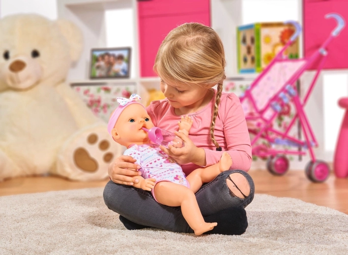 Dzer un čurā kā īsts zīdainis