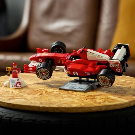 Maikla Šūmahera minifigūriņa ar pjedestālu