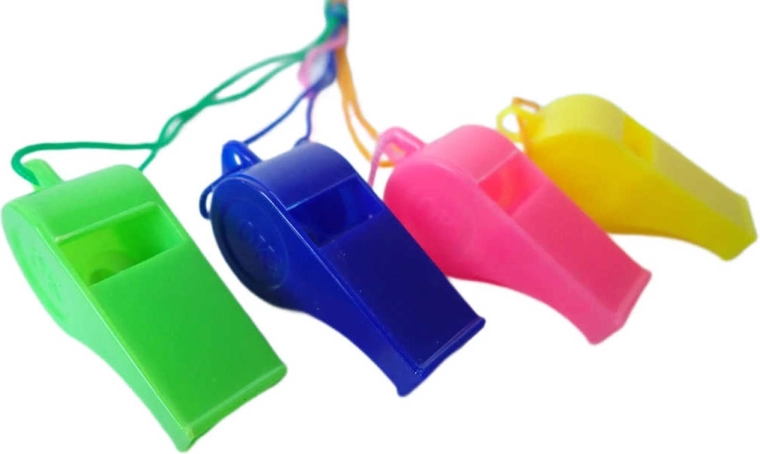 Acra plastmasas sporta svilpe ar aukliņu - 1 gab.