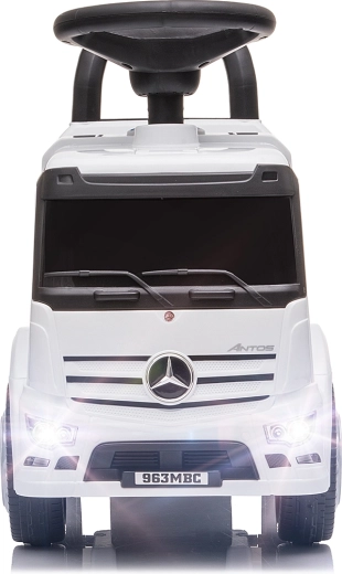 Licensed Mercedes-Benz design and realistic details