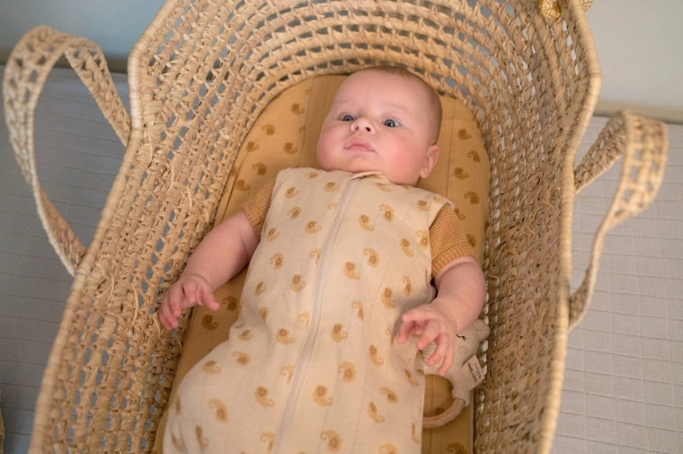Easy dressing and diaper changes thanks to the zipper