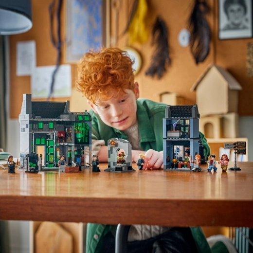 8 minifigūriņas un izklaide daudzām stundām