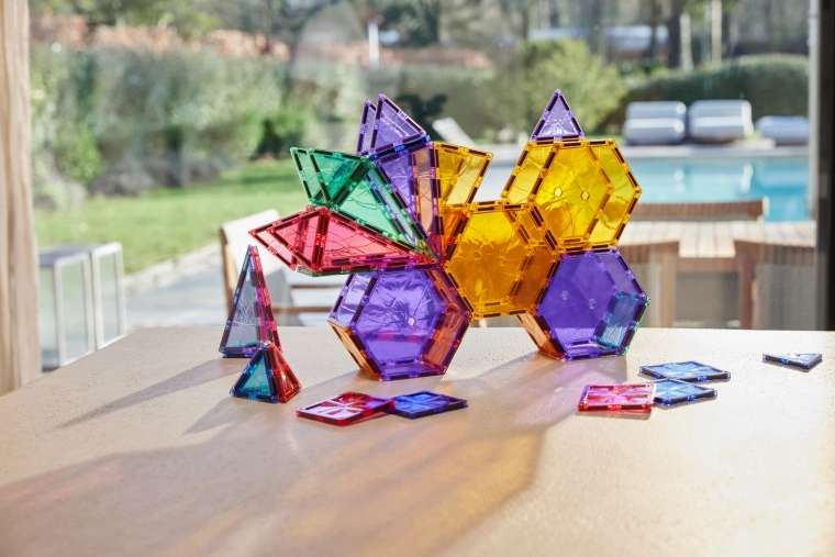Strong magnets for stable constructions