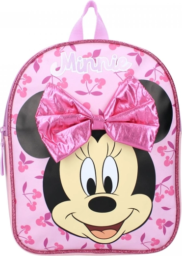 Practical main zip compartment