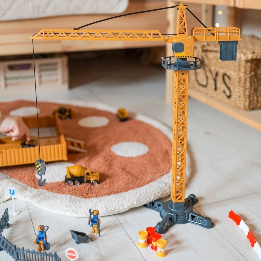 Torņa celtnis ar rotāciju un funkcionālu āķi