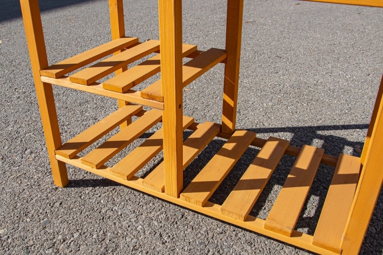 Plaši atvērtie plaukti un āķi