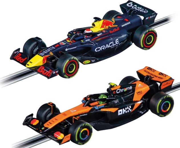 Divas F1 automašīnas sacīkstēm divatā