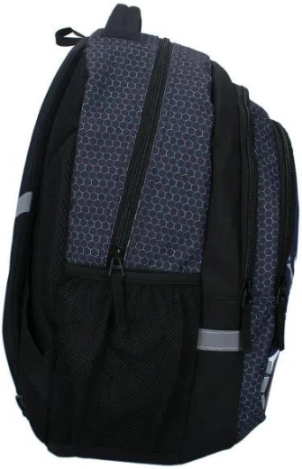 Side drink pockets and practical details