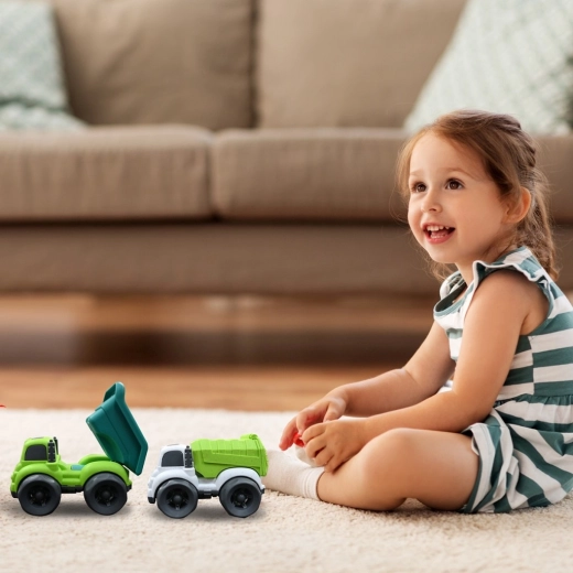 Functional tilting dump bed for role play