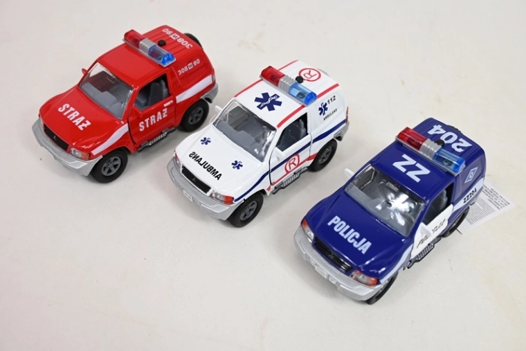 Glābšanas apvidus auto ar gaismām un skaņām (policija / ātrā palīdzība / ugunsdzēsēji)
