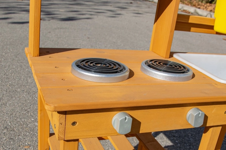 Divas plīts virsmas un grozāmi kloķi reālistiskai spēlei