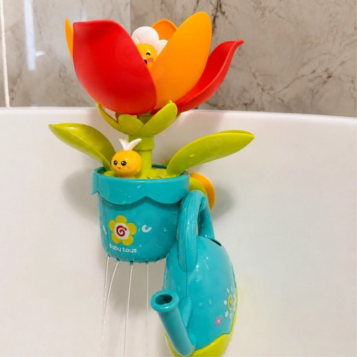 Easy attachment with a suction cup
