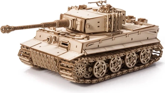 Detalizēts koka tanka Tiger M1 modelis