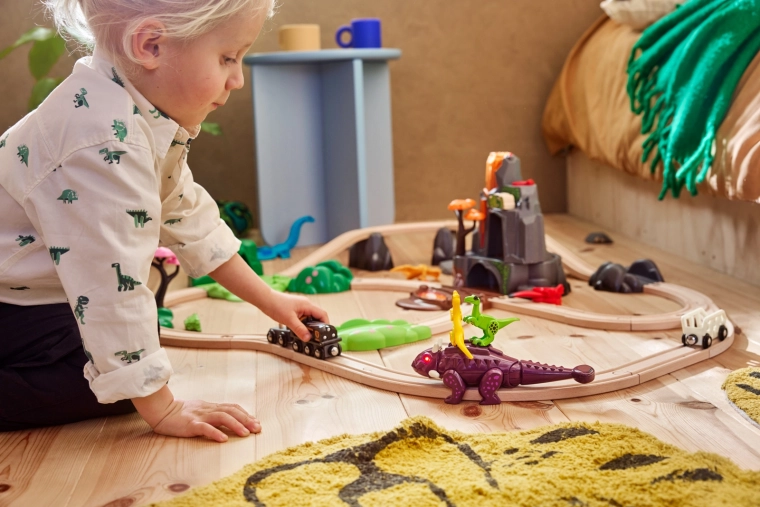 Compatible with BRIO wooden railways