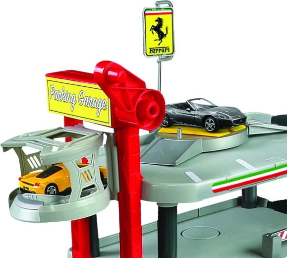 Trīs stāvi darbībai un auto novietošanai