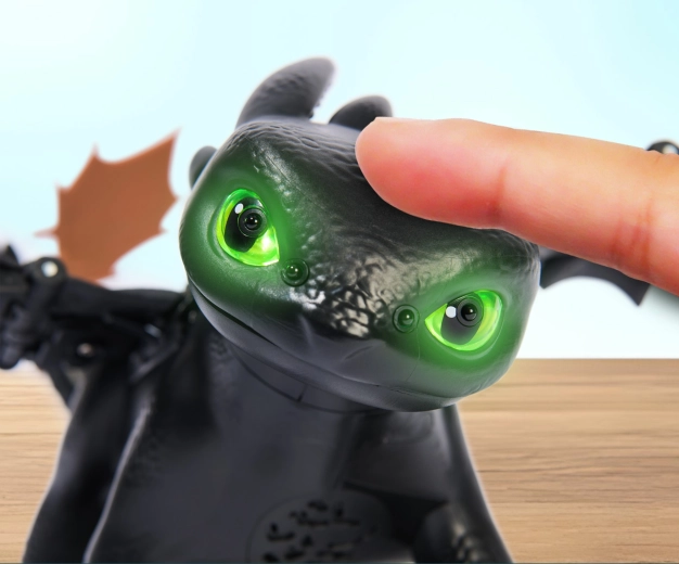 Gaismas acis un plazmas uzbrukums