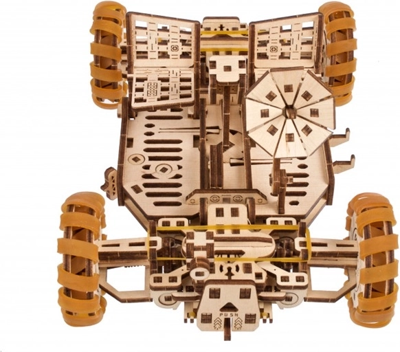 Realistic wheels with rubber tires for smooth movement