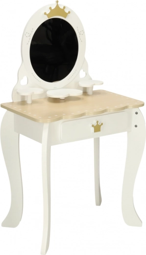 Praktiski glabāšanas risinājumi un liels spogulis