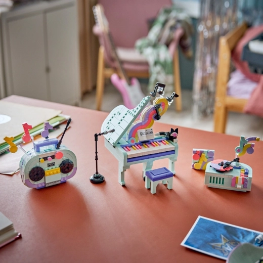 Accessories and decorations in a retro music style