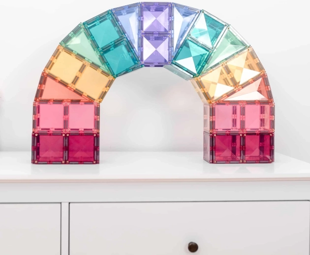 Pasteļkrāsas un caurspīdīgs dizains