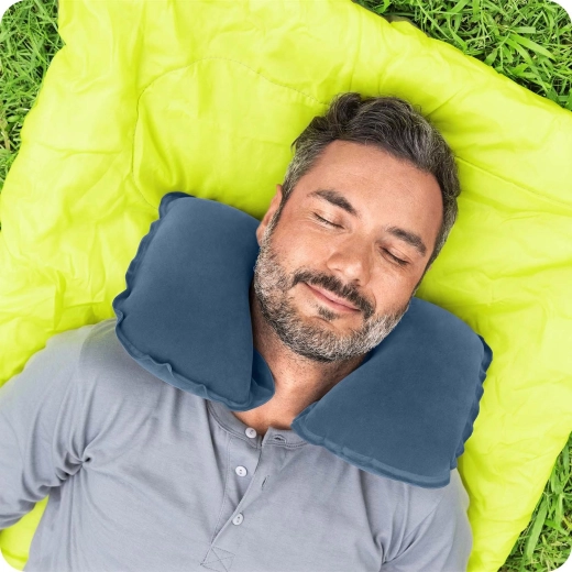 Ergonomisks kakla atbalsts ceļojumos