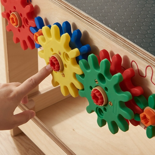 Playful discovery of gears