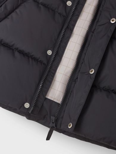 Protection against wind and moisture