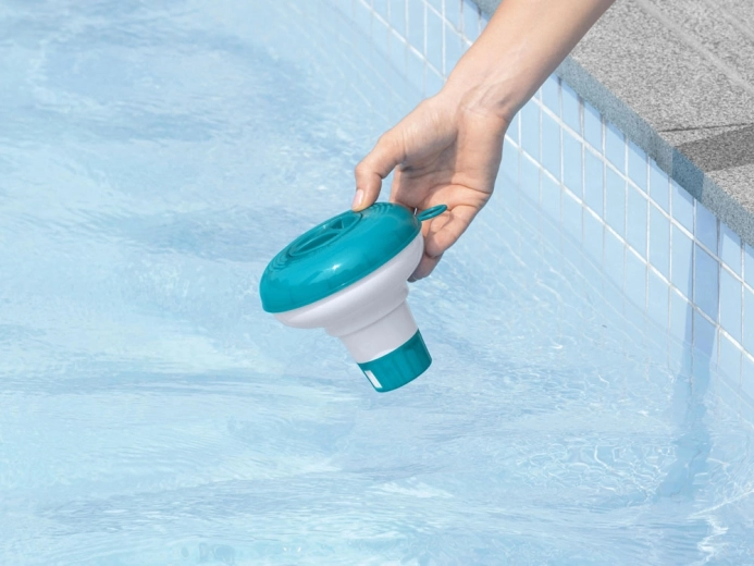 Floats on the pool surface