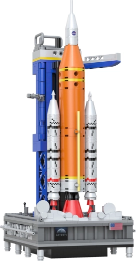 Reālistisks NASA Artemis SLS raķetes modelis