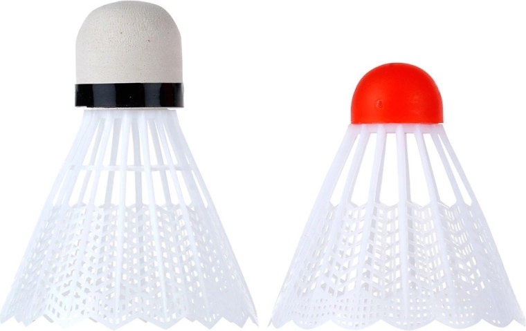 Divu veidu bumbiņas dažādiem spēles stiliem