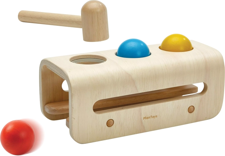PlanToys koka bumbiņu iedauzāmā rotaļlieta