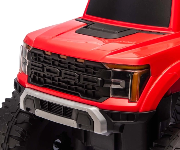 Reālistisks Ford F-150 Raptor dizains un LED lukturi