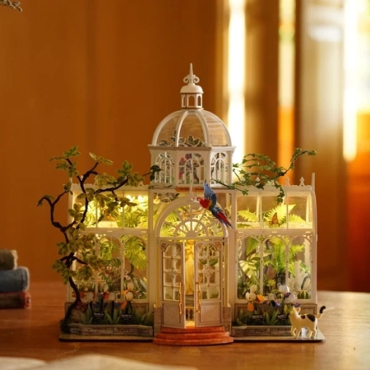 A decoration that stands out, even with impressive lighting