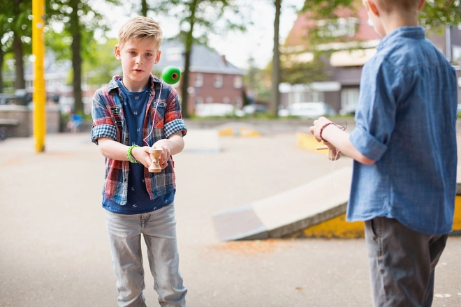 Kendama – japāņu prasmju spēle bērniem