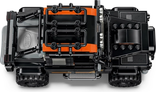 Land Rover Defender pilns ar bezceļa detaļām
