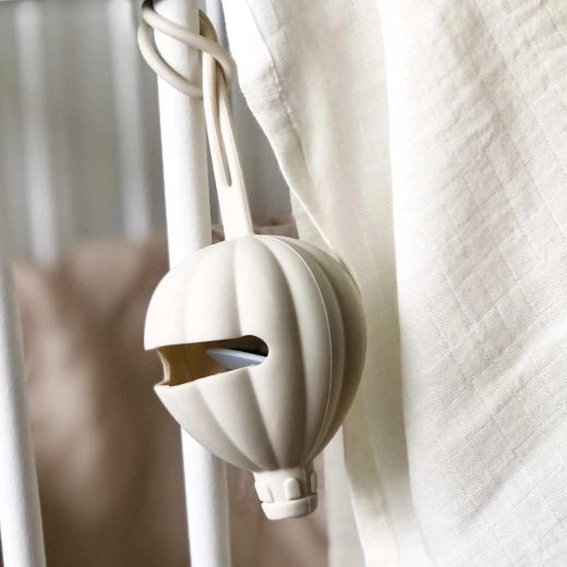 Easy attachment thanks to the cord