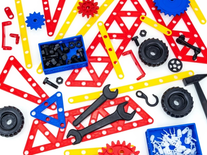 Veidojiet funkcionējošus modeļus ar zobratiem un ķēdi