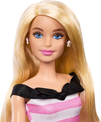 Long blonde hair and detailed face
