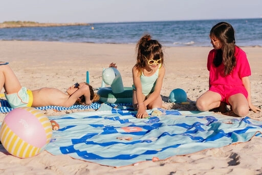 XL size for the beach and outdoor play
